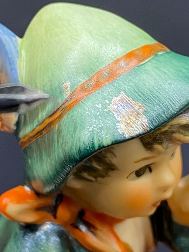 Statuina lezione di canto Goebel Hummel, #63, TMK6, ragazzo seduto con uccellino - Foto 3 di 13