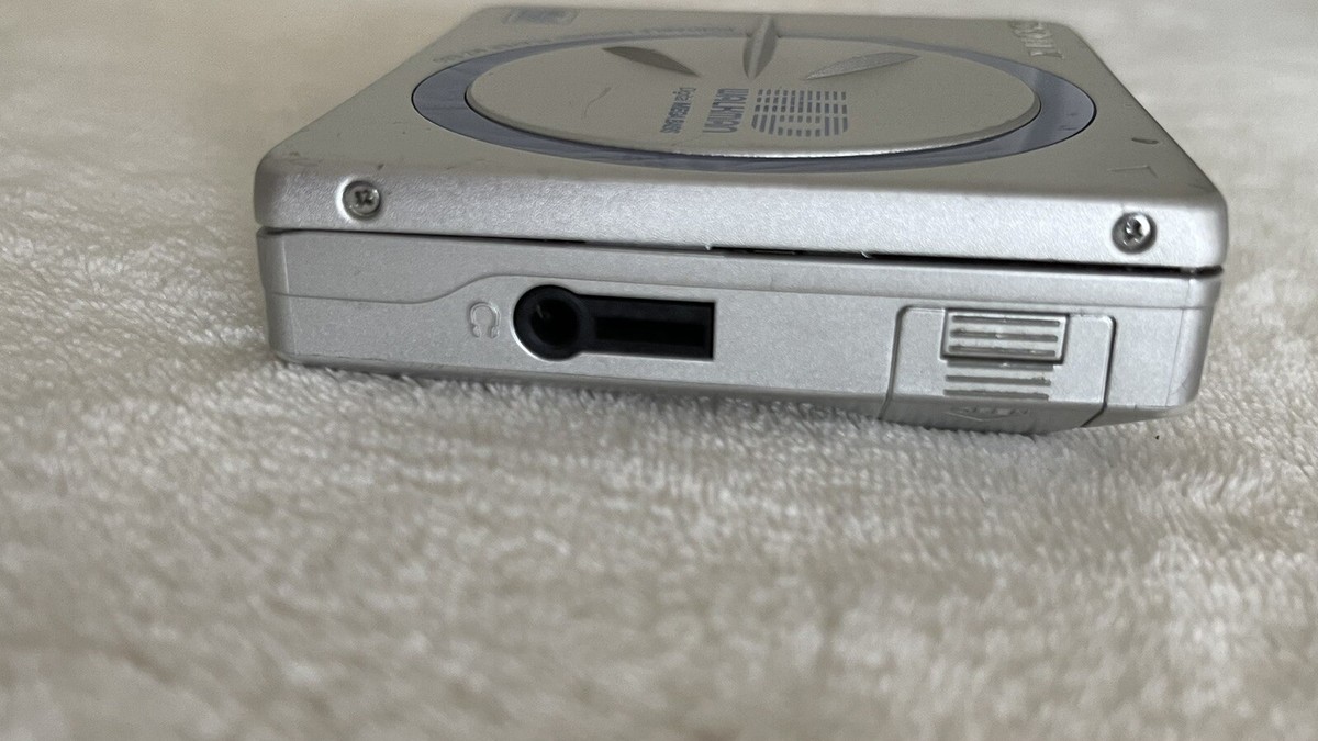SONY WALKMAN MD Minidisc Player Mz-E60. SILVER .RARE .Tested