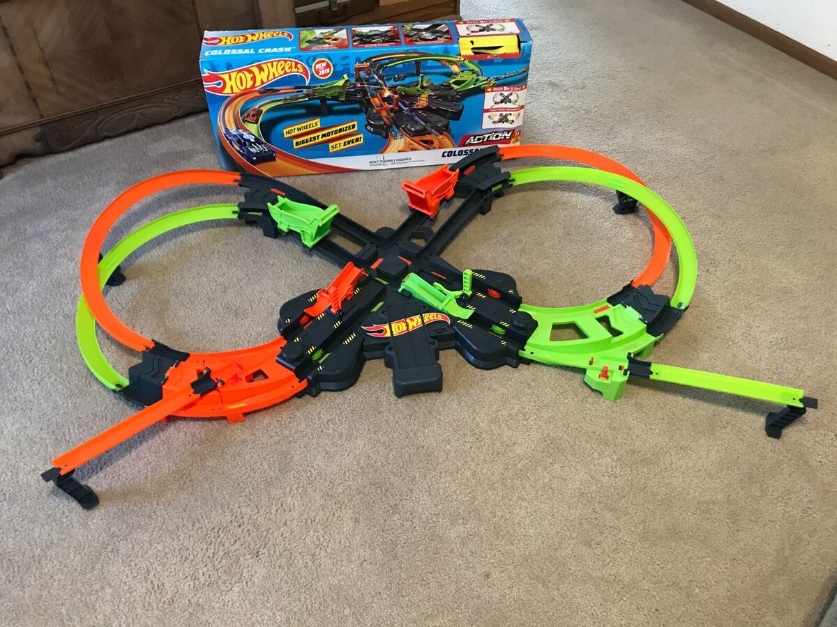 Mattel Hot Wheels® Colossal Crash Track Set