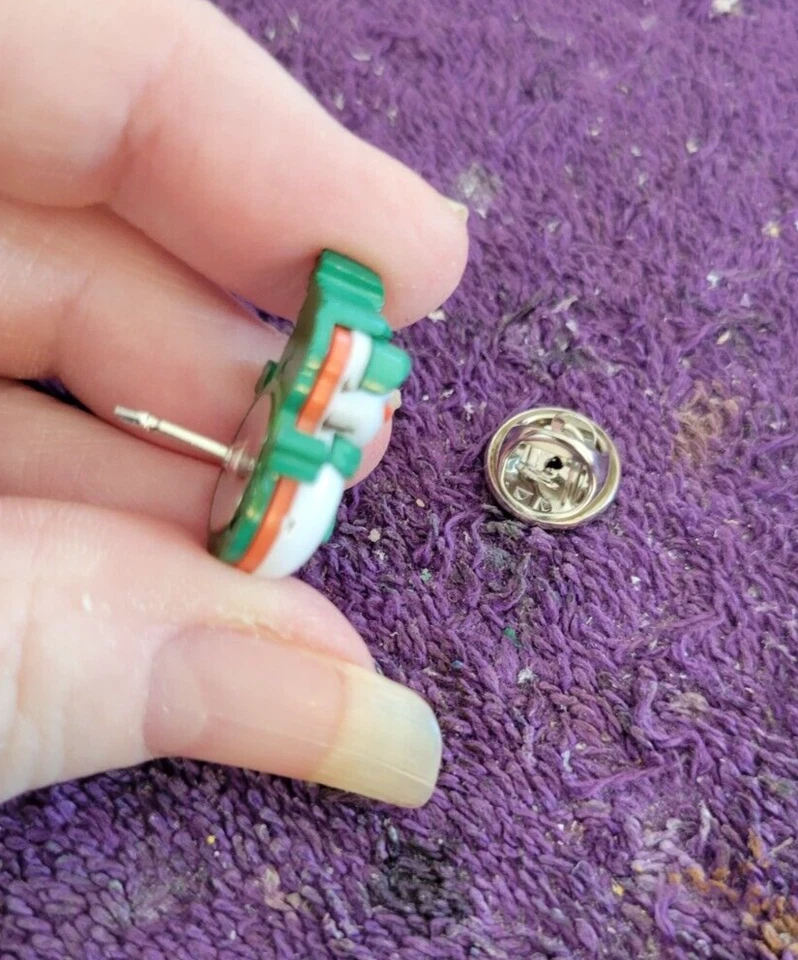 ^ Muñeco de nieve de Navidad bufanda verde y sombrero corbata tachuela solapa prendedor - perfecto para la temporada Foto 3 de 4