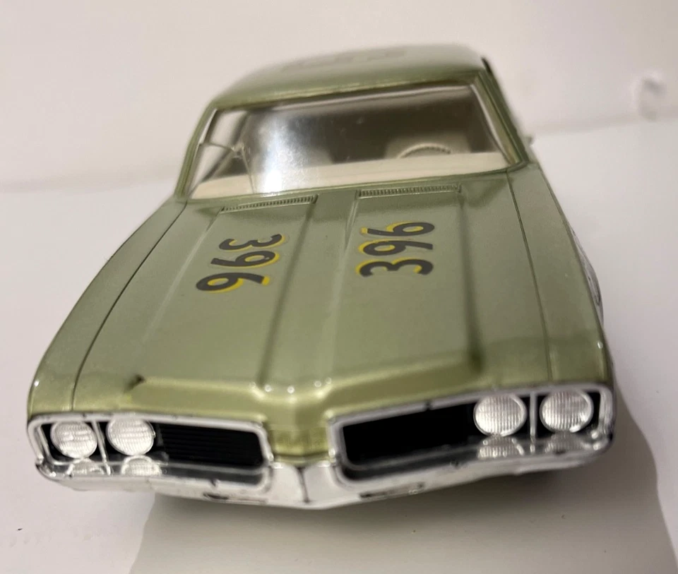 Coche de promoción Oldsmobile 1969 vintage AMT/C19 modelo verde 1/25 Foto 3 de 4