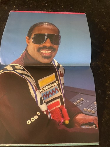 Stevie Wonder In Square Circle VINTAGE Concert Program - Picture 7 of 8