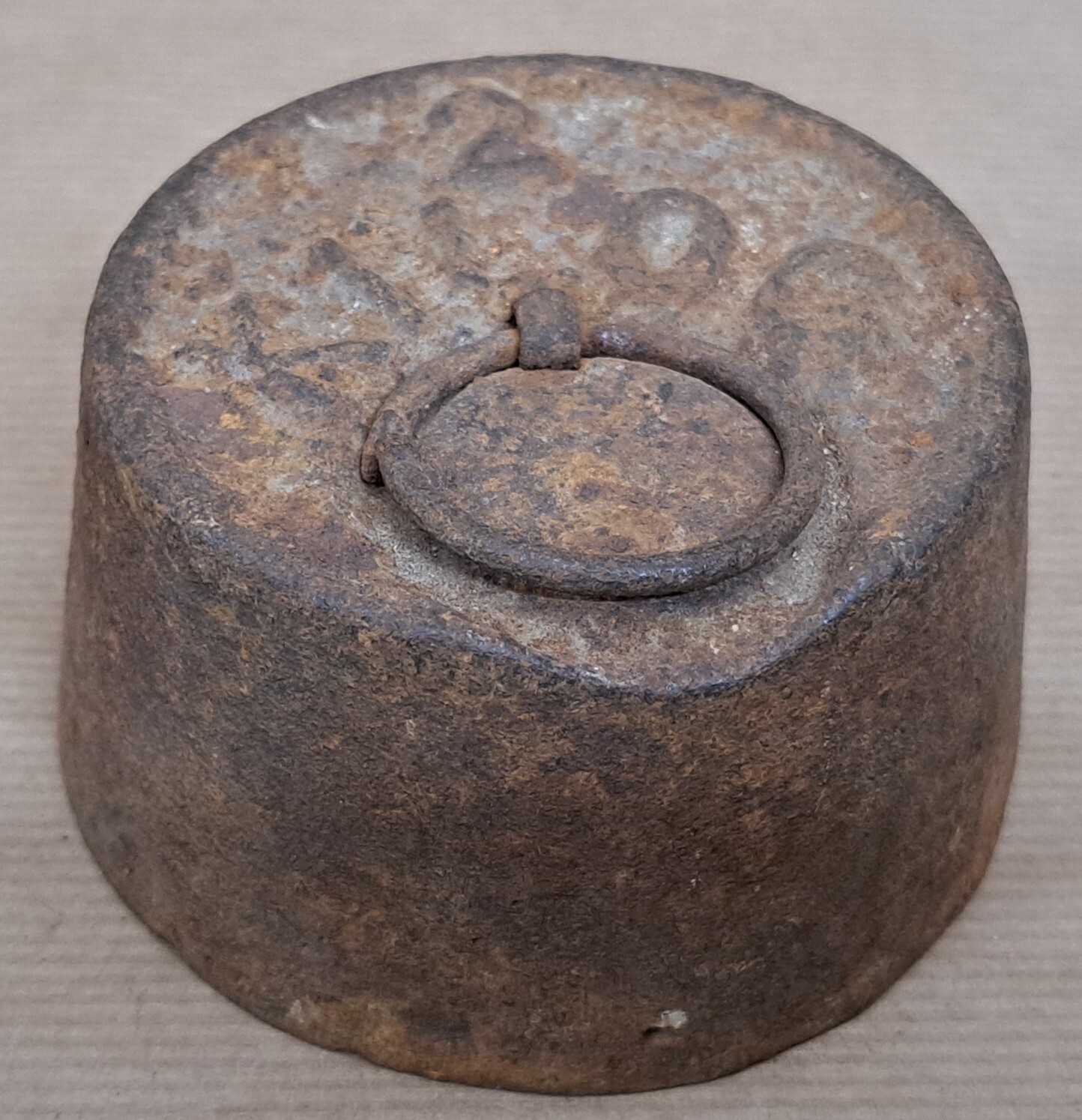 Antigua pesa de hierro de 2 kilos, siglo XIX