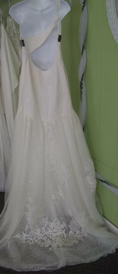 Vestido de novia, blanco de Vera Wang un hombro, talla 12, marfil.  Hermoso! Foto 2 de 4