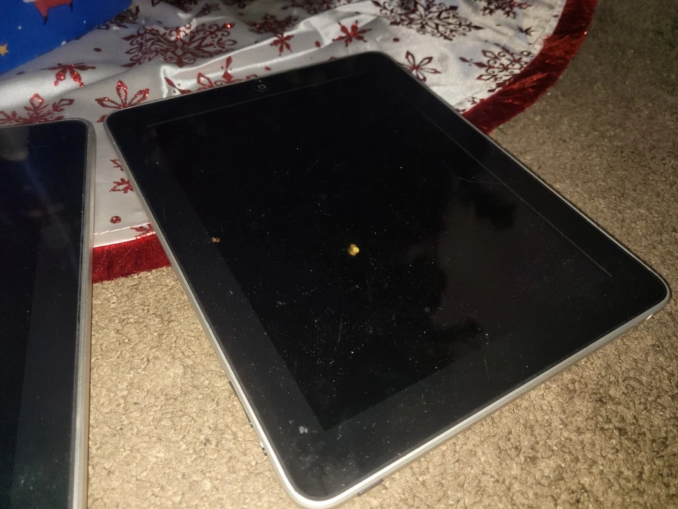 Apple iPad Lot Of 2 1st Gen. 32GB 16GB Wi-Fi 9.7in - Black Silver  - Image 3 of 4