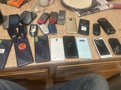 Assorted Smart / Keyboard / Flip / Android Phones - LOT OF 22 - UNTESTED 
