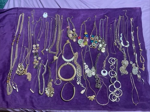 Vintage To Modern Costume Jewelry Gold Tone lot Wearable Beautiful Necklace Lot