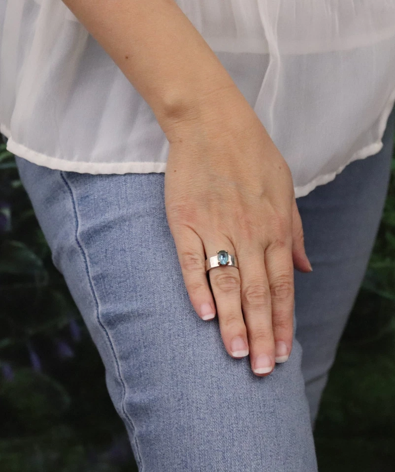 Anillo James Avery de plata de ley y topacio azul natural de 14 k talla 4 1/2 Foto 4 de 4