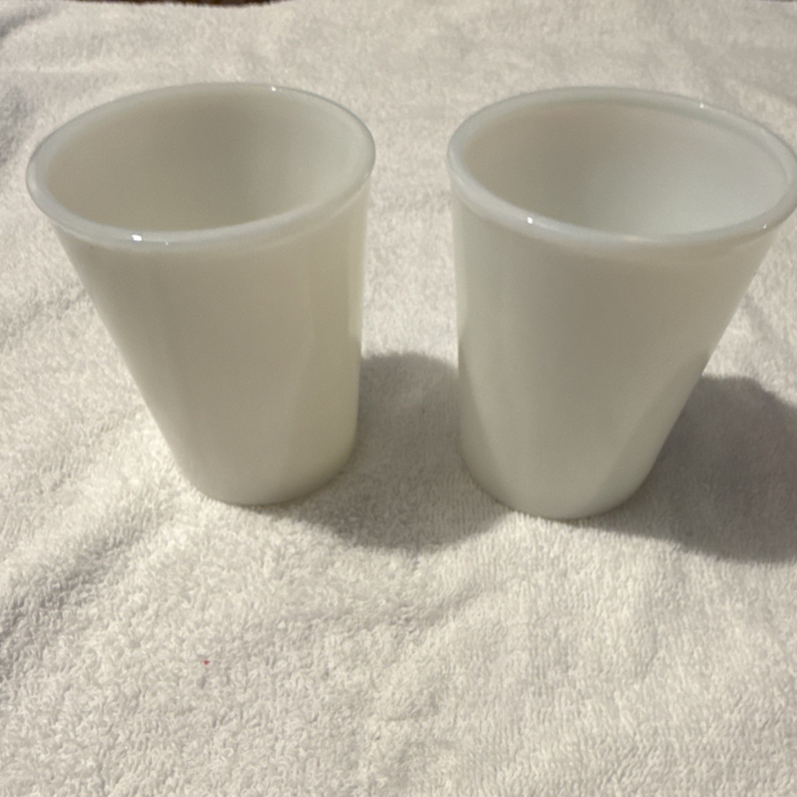 White Milk Glass Tumbler Set of 2 Glossy Round Design Unisex Adults