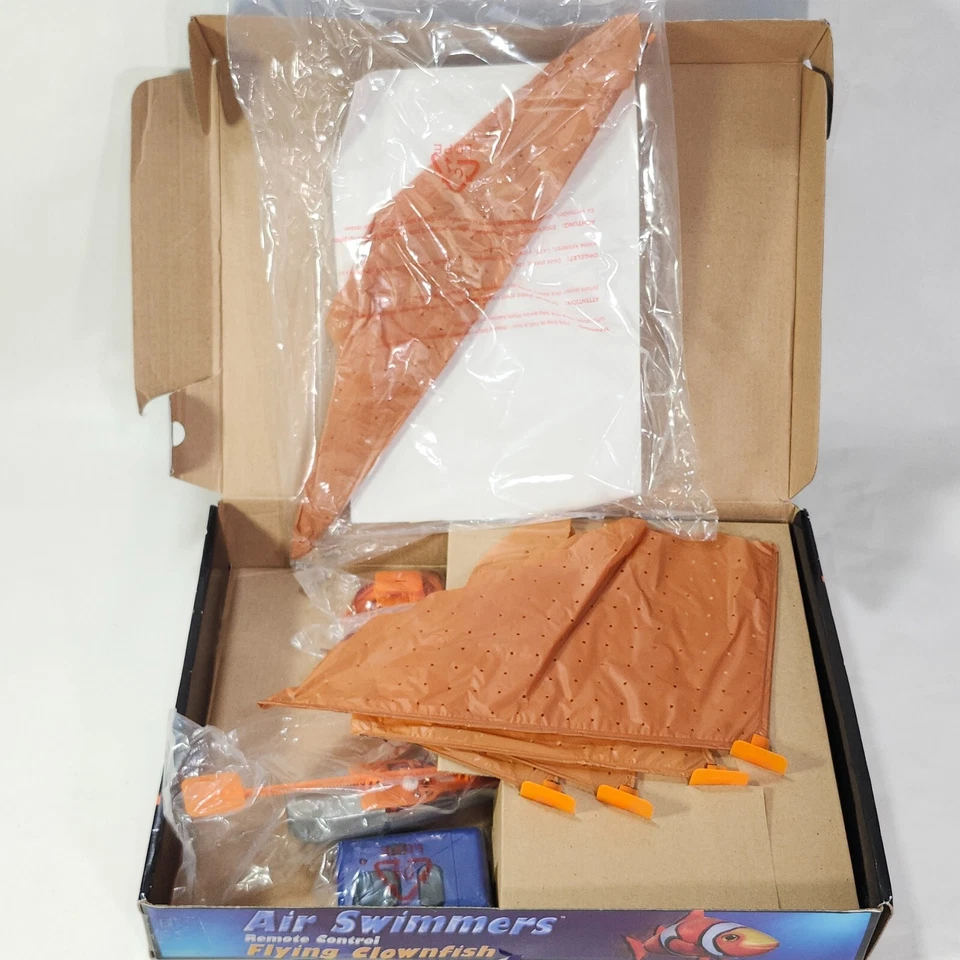 Air Swimmers Flying Clownfish RC Remote Control Indoor Only Floating Toy Kids - Image 4 of 4