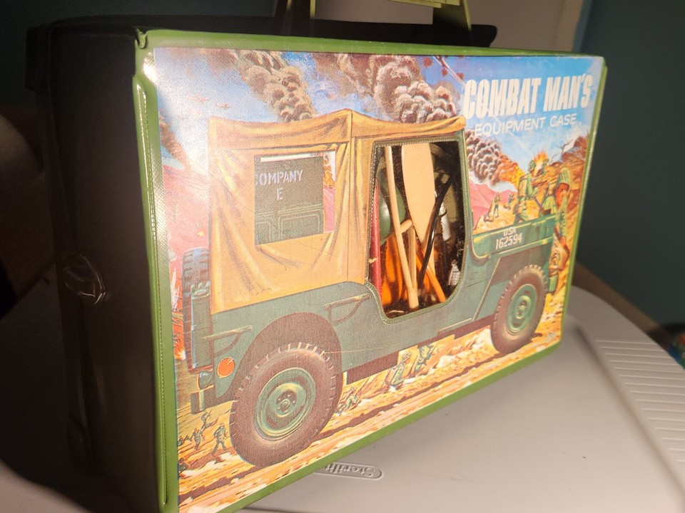 Huge Rare Vintage Gi Joe Jeep Case Action Figure Accessories Etc 1964
