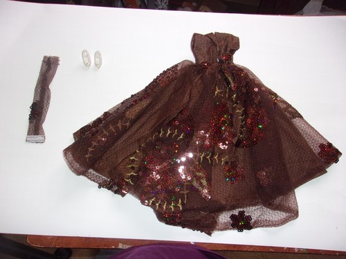 READ: 1 pc. Brown Embroidered Lace DRESS/BELT Set for 11" Dolls - Picture 3 of 3