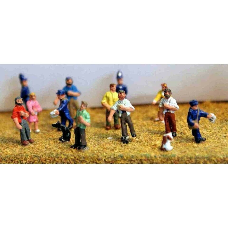 Langley N Scale -  A45 12 Assorted Figures & 2 Dogs UNPAINTED