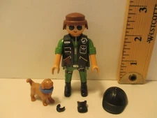 Playmobil SERIES 21 MODERN MAN / POLICE DOG TRAINER new fig + orig pkg PM #70732