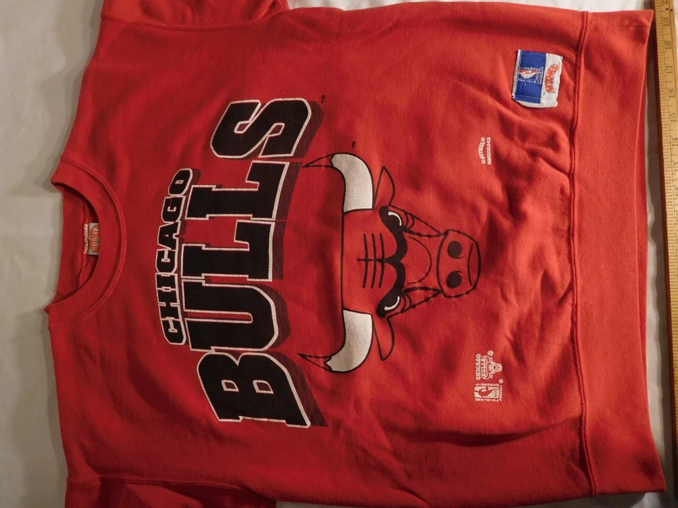 Awesome Vintage Chicago Bulls Nutmeg Brand Red Medium Sweatshirt - Image 2 of 4
