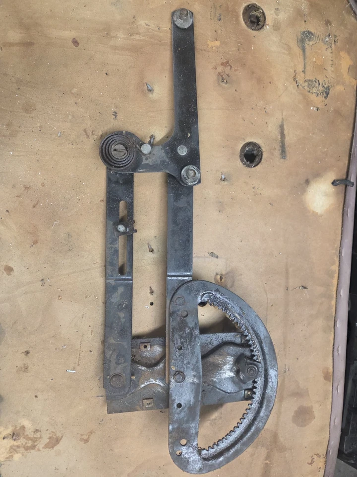 Buen regulador de ventana derecha usado para un 1962 64 GT Hawk Foto 2 de 2