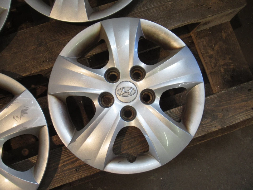 Original 15 inch hubcaps div Hyundai i30 Elantra etc wheel covers 52960-2R000 - Image 2 of 4
