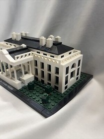 LEGO- ARCHITECTURE- THE WHITE HOUSE- 21006- NEAR COMPLETE - No Manual