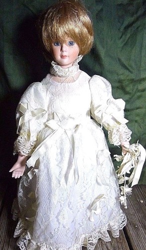 Vestido elegante vintage de 17" de porcelana novia con marca Cl 8802 cabello rubio corto - Imagen 3 de 12