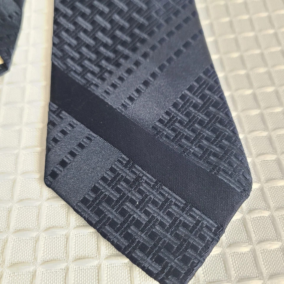 Usado en Excelente Condición Corbata Bergere Para Hombres Corta Azul Oscuro Poliéster Textura Pesada 52"x3.25" Foto 2 de 4