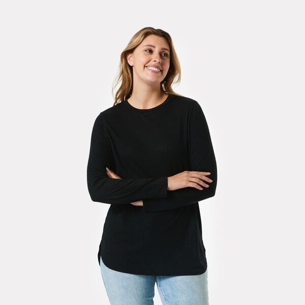 Long Sleeve Linen Blend Curved Hem Top Dropshoulder design Crew neck Relaxed fit Long Sleeve Linen Blend Curved Hem Top Dropshoulder design Crew neck Relaxed fit