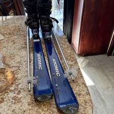ATOMIC Carv all mtn skis 150 cm w/ Look adj. bindings, ski poles & boots!