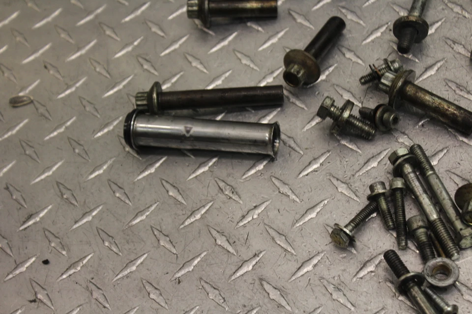 1997 HARLEY-DAVIDSON ROAD KING FLHR ENGINE MOUNTING BOLTS HARDWARE MOTOR SCREWS - Imagem 2 de 4