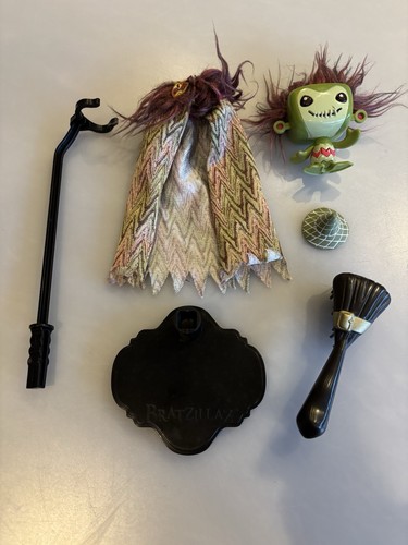 Bratzillaz Doll Glam Gets Wicked Sashabella Paws With Pet Fluffinscruff 💚 - Picture 10 of 15