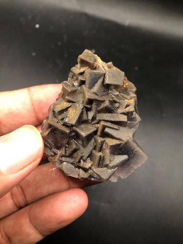 Muestra de matriz de cristal crudo de fluorita negra 63 g piedra curativa mineral natural - Imagen 15 de 17