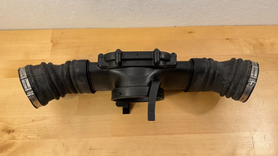 02-04 Mercedes Benz C32 SLK32 AMG Chrysler SRT6 admisión de aire tubo de manguera dividido fabricante de equipos originales Foto 3 de 4