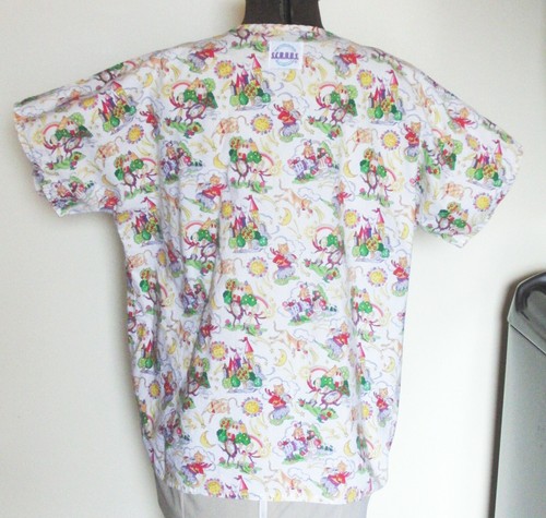 SCRUBS Women's M Cotton Nurse's Scrub Top Short Sleeve Nursery Rhyme/Fairy Tales - Bild 2 von 3