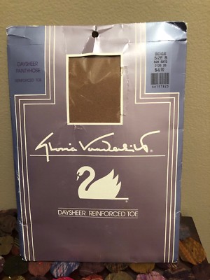 Gloria Vanderbilt Daysheer Pantyhose Reinforced Toe Beige  Size B NIP 