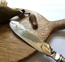 HAND CARVED MOUSE CHEESEBOARD. IN THE MANNER OF ROBERT MOUSEMAN THOMPSON