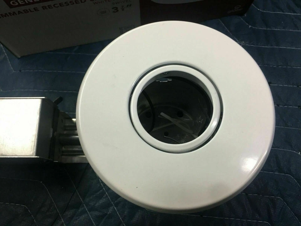 Globe Electric 3 дюйма поворотный круглый комплект утопленного освещения отделка, белая отделка, легко - Изображение 4 из 4