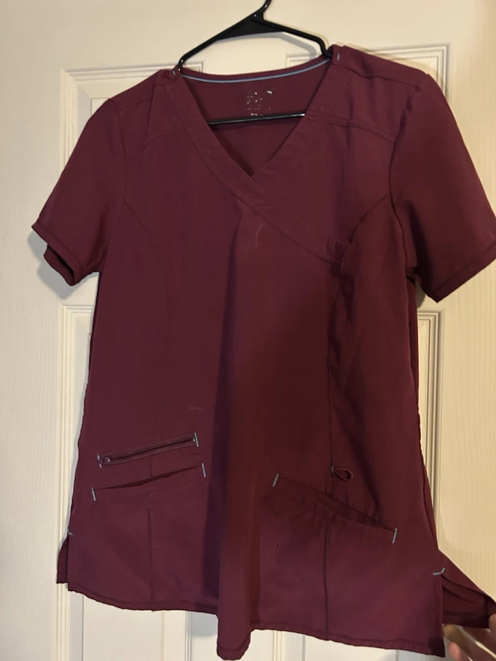 Lote de Exfoliantes Médicos para Mujer Talla Mediana Colores Surtidos Prendas para el torso y Pantalones Foto 3 de 4