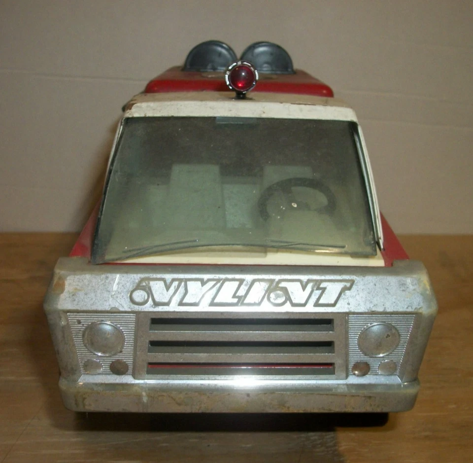 VINTAGE 1960's Nylint Pumper Fire Truck Pressed Steel Truck 11" Pressed Steel  - Image 2 of 4