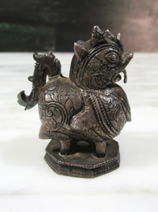 ANTIQUE CHINESE 19th CENTURY SILVER SINGH LION OPIUM WEIGHT STATUE 2" 63g QING