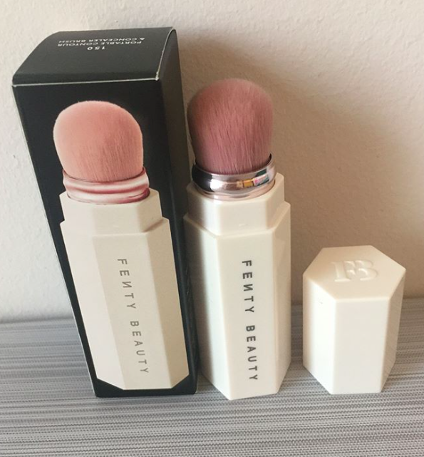 Fenty Beauty Rihanna Portable Contour & Concealer Brush 150 New In Box