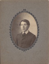 OVAL PORTRAIT OF WELL-DRESSED YOUNG MAN - Emory Eldo Flickinger. TANEYTOWN, MD