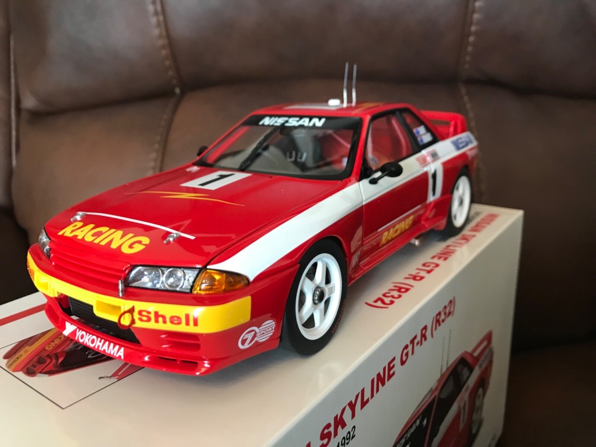 スカイラインGT-R AUTOart 89279 Nissan Skyline Gt-r R32 Model Bathhurst Winner 1992