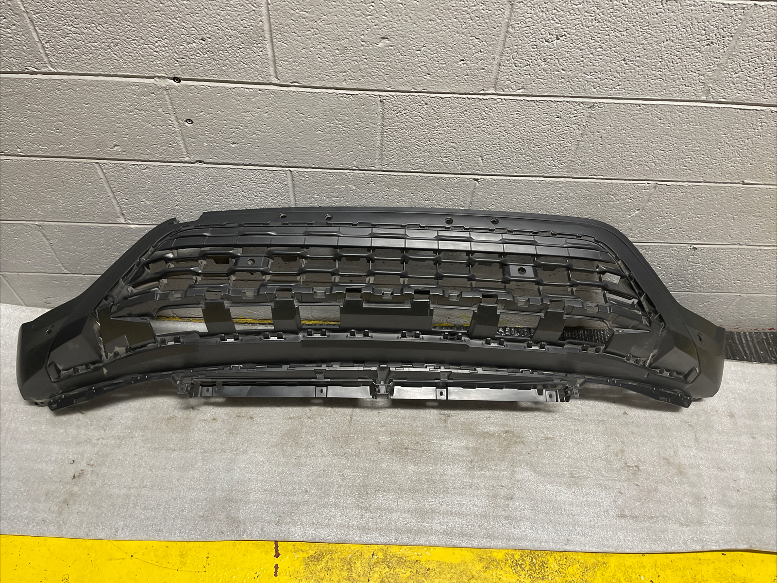 🚙2020-2021 Volkswagen Atlas Front Lower Cover 3CM805901 9B9 OEM  