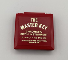 The Master Key A-440 CHROMATIC PITCH PIPE INSTRUMENT 13 Keys In Case MK2-C
