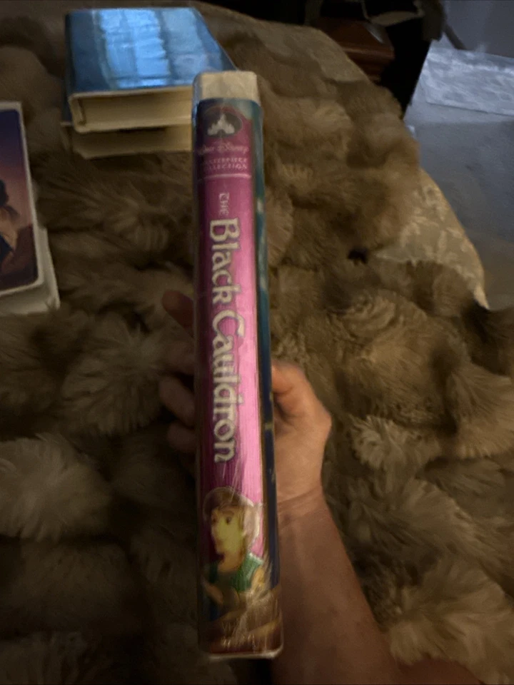 The Black Cauldron Walt Disney Masterpiece Collection Clamshell VHS Sealed - Image 3 of 4