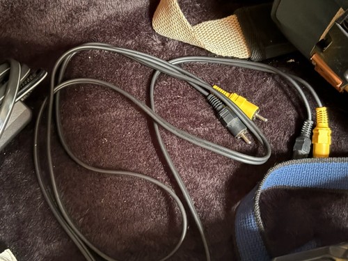 Sony Handycam CCD-TRV37 Vision Video8 Camcorder With Charging Cord and Battery - Picture 5 of 15