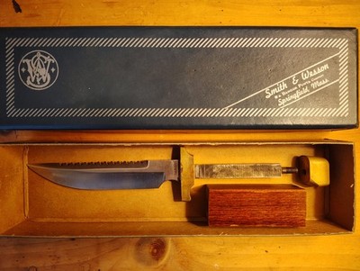 Smith & Wesson Kit Knife;   ''Blackie Collins'' design