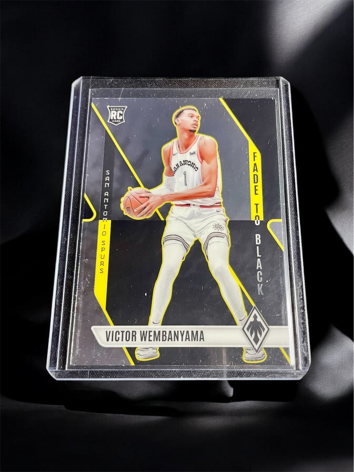 2023-24 Panini Phoenix - Fade to Black #11 Victor Wembanyama (RC)