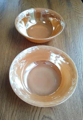 LOT OF 2 ANCHOR HOCKING FIRE KING PEACH LUSTRE SERVING MIXING BOWLS LAUREL LEAF
