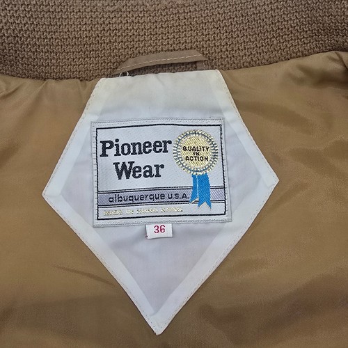 Vintage 70s Pioneer Wear Quilted Nylon Vest Men's 36 Tan Western Cowboy - Picture 5 of 8