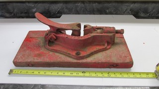 Antique Iron Pump Windmill Well Dog Pipe Puller Vise Tool Duplex