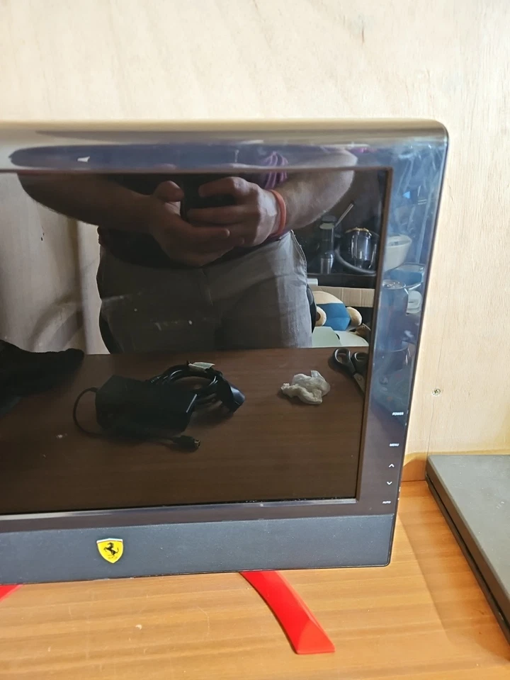 Acer Lcd Computer Monitor/TV F-19 FERRARI Limited Edition 19" Working - Image 3 of 4
